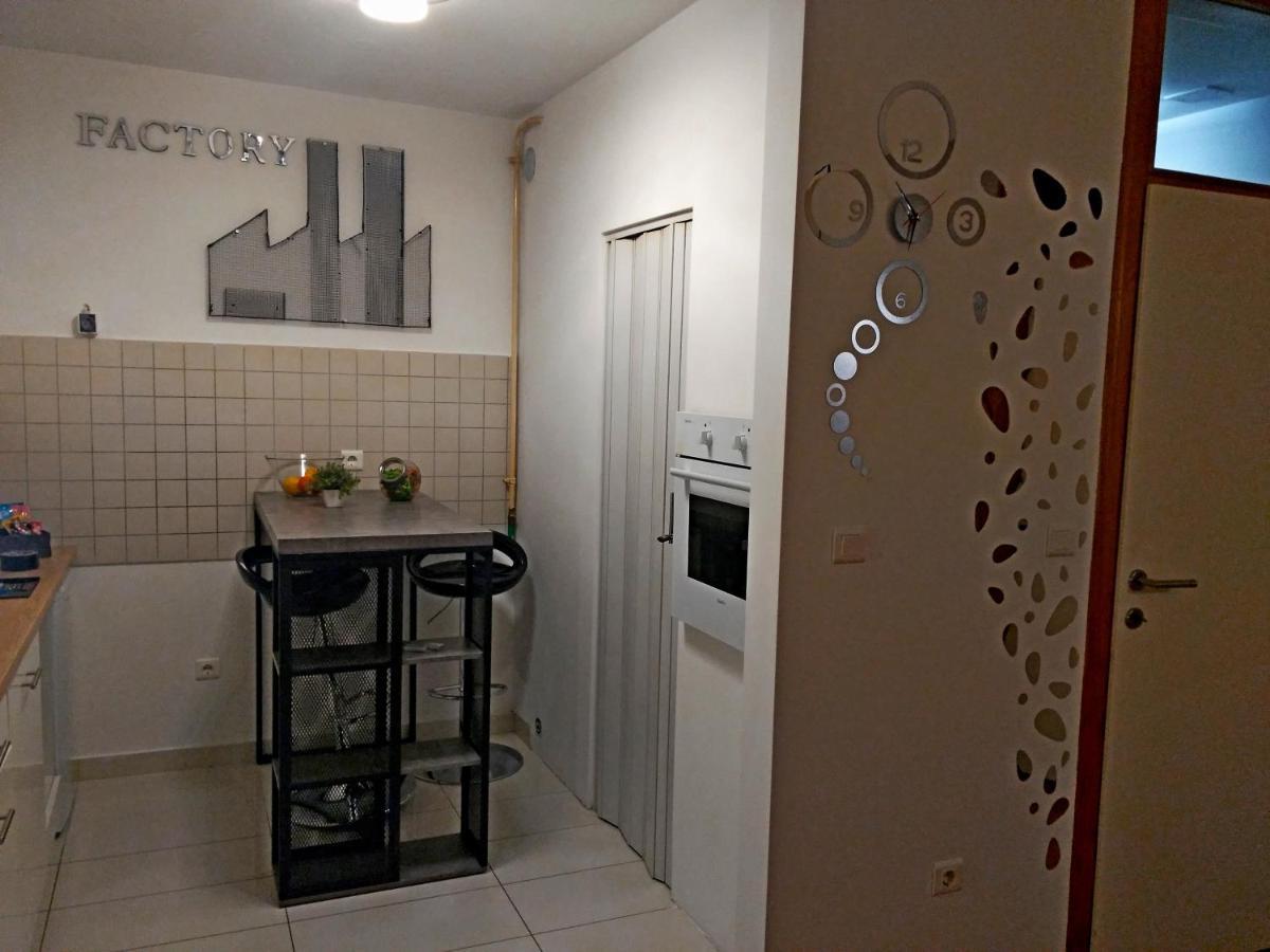 Factory - Self Check In Apartment Osijek Exterior photo