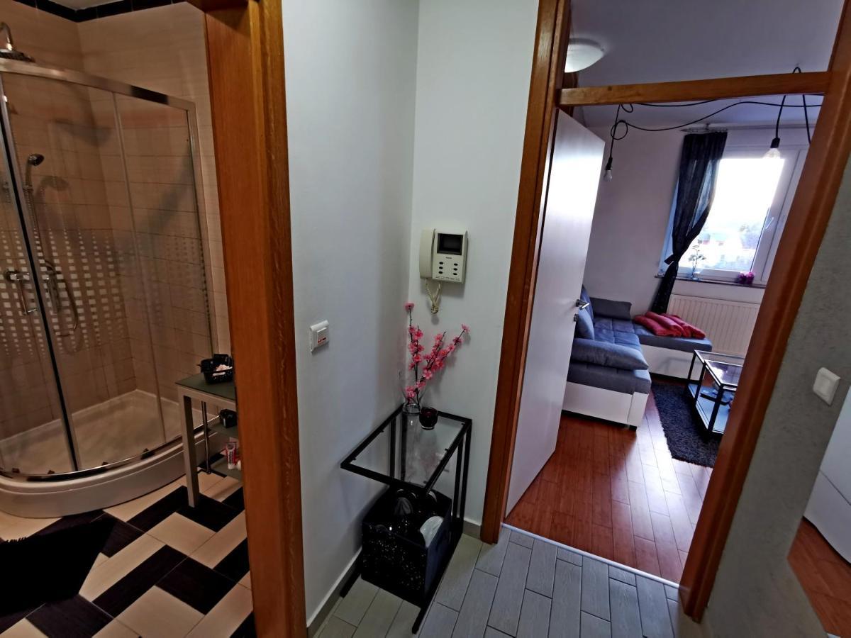 Factory - Self Check In Apartment Osijek Exterior photo